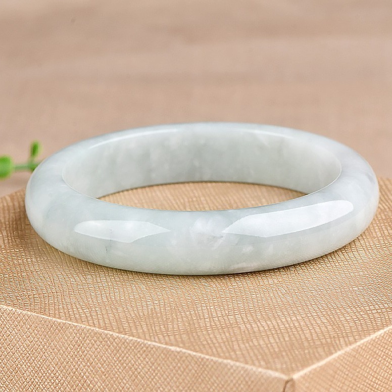 可玉可求温婉典雅手镯