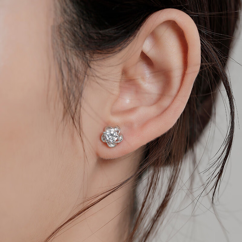 唯一 简约花朵耳饰