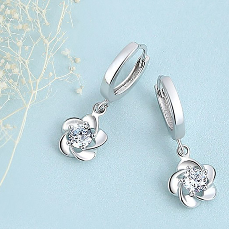 十六月缘梅花精美银耳饰