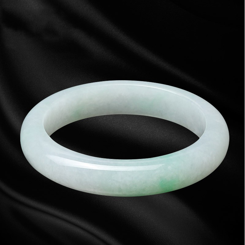 七彩云南 浅绿飘花玉翡翠手镯