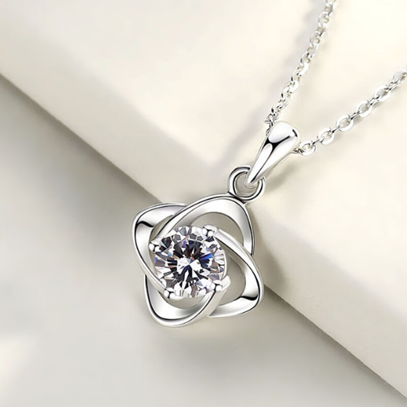 唯一四叶草时尚精美锁骨链