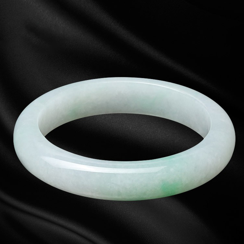 七彩云南 冰糯种浅绿翡翠手镯