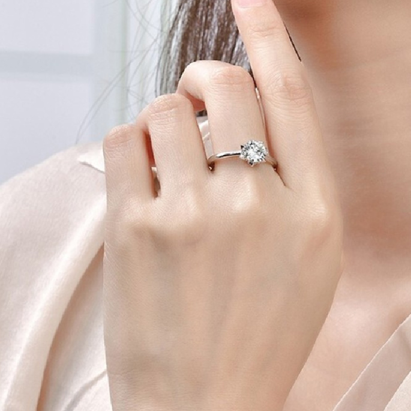 米乐琪六爪莫桑石戒指