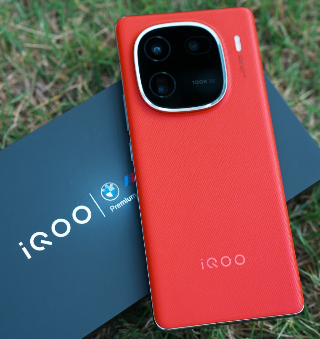 iQOO 12Pro首发4999元，2K曲面屏，同价格比小米14Pro内存更大