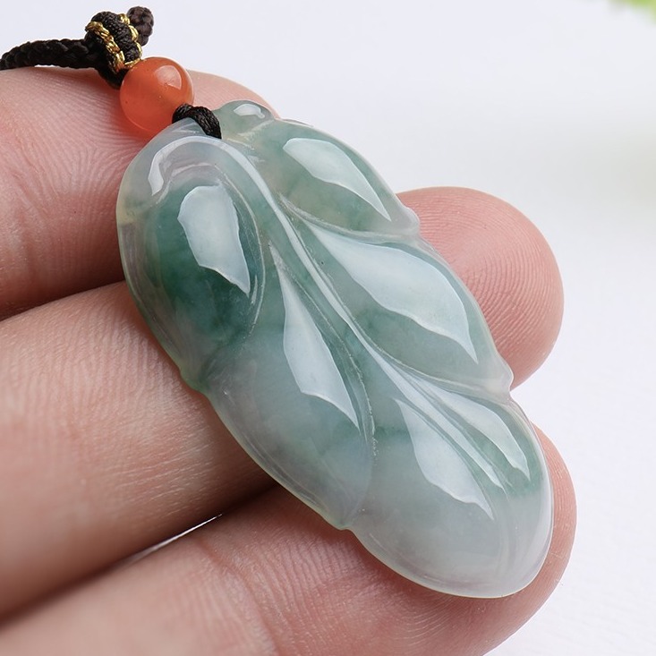 珍唯伊 浅绿色金枝玉叶翡翠吊坠