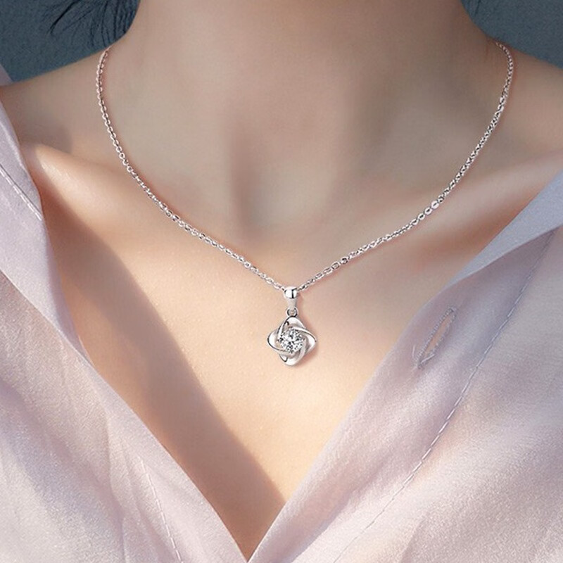 唯一四叶时尚银项链