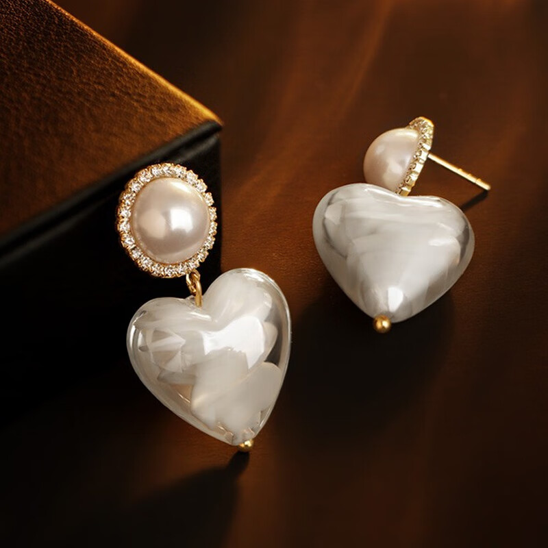 SPECIAL 别致心形耳饰