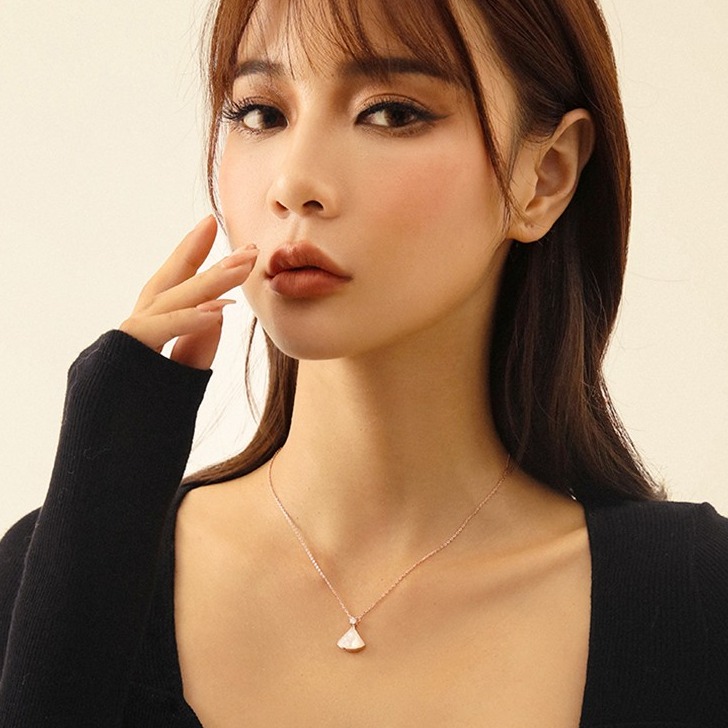 法蔻 扇形白贝母项链