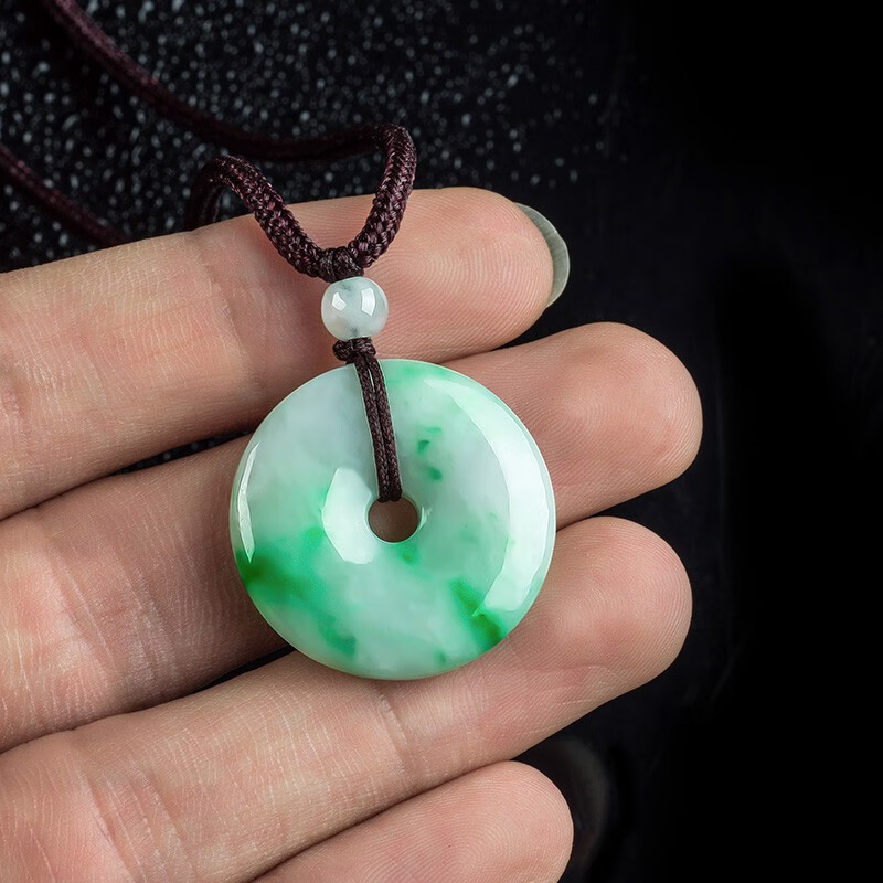 碧玉尊 飘绿 翡翠吊坠