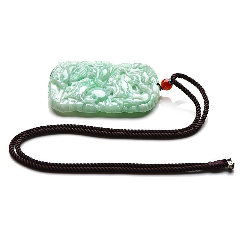 爱上塘双面雕刻翡翠吊坠