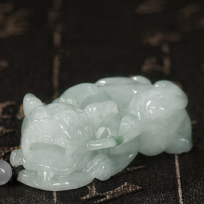 凤禧色泽鲜亮飘花貔貅翡翠吊坠