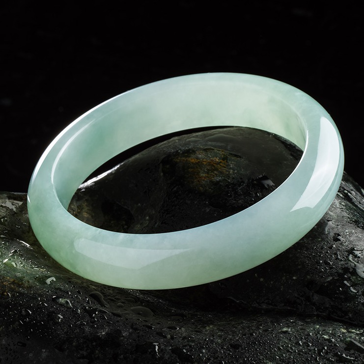 碧玉尊雕刻清晰手镯