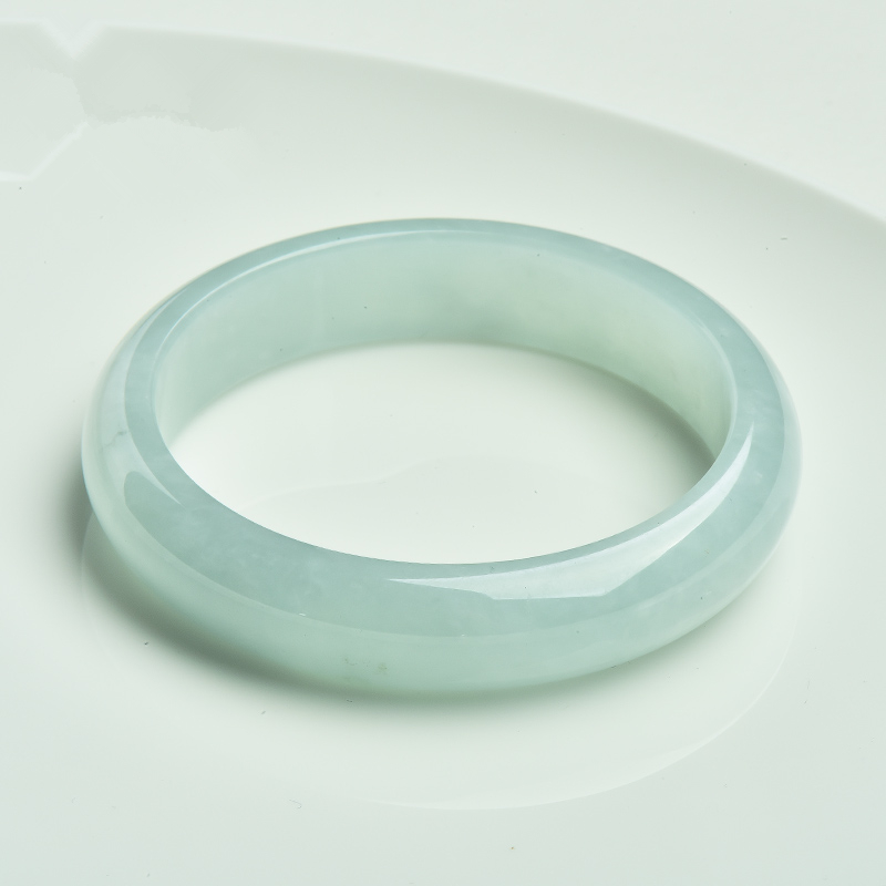 玉萌色 温润光泽翡翠手镯