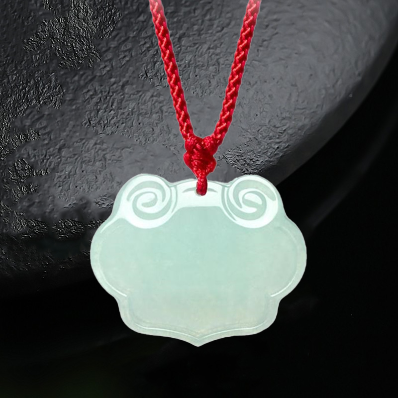 周大福 大气如意翡翠吊坠