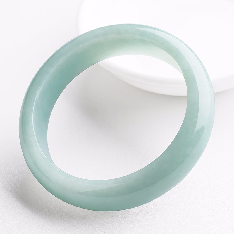 碧玉尊 圆润饱满 翡翠手镯