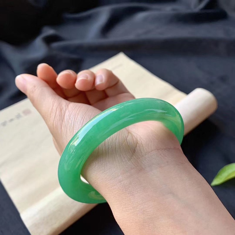 兰嘉丝汀 冰种天然翡翠手镯