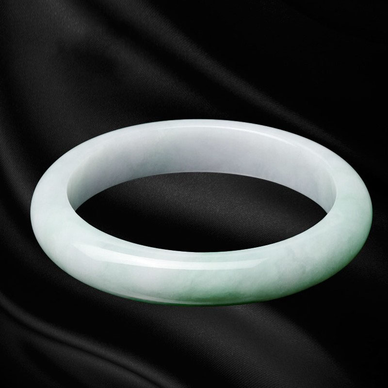 七彩云南 浅绿飘花翡翠手镯