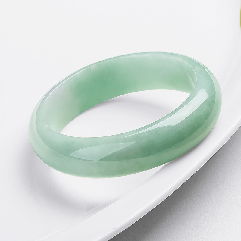 碧玉尊 特色纹路翡翠手镯