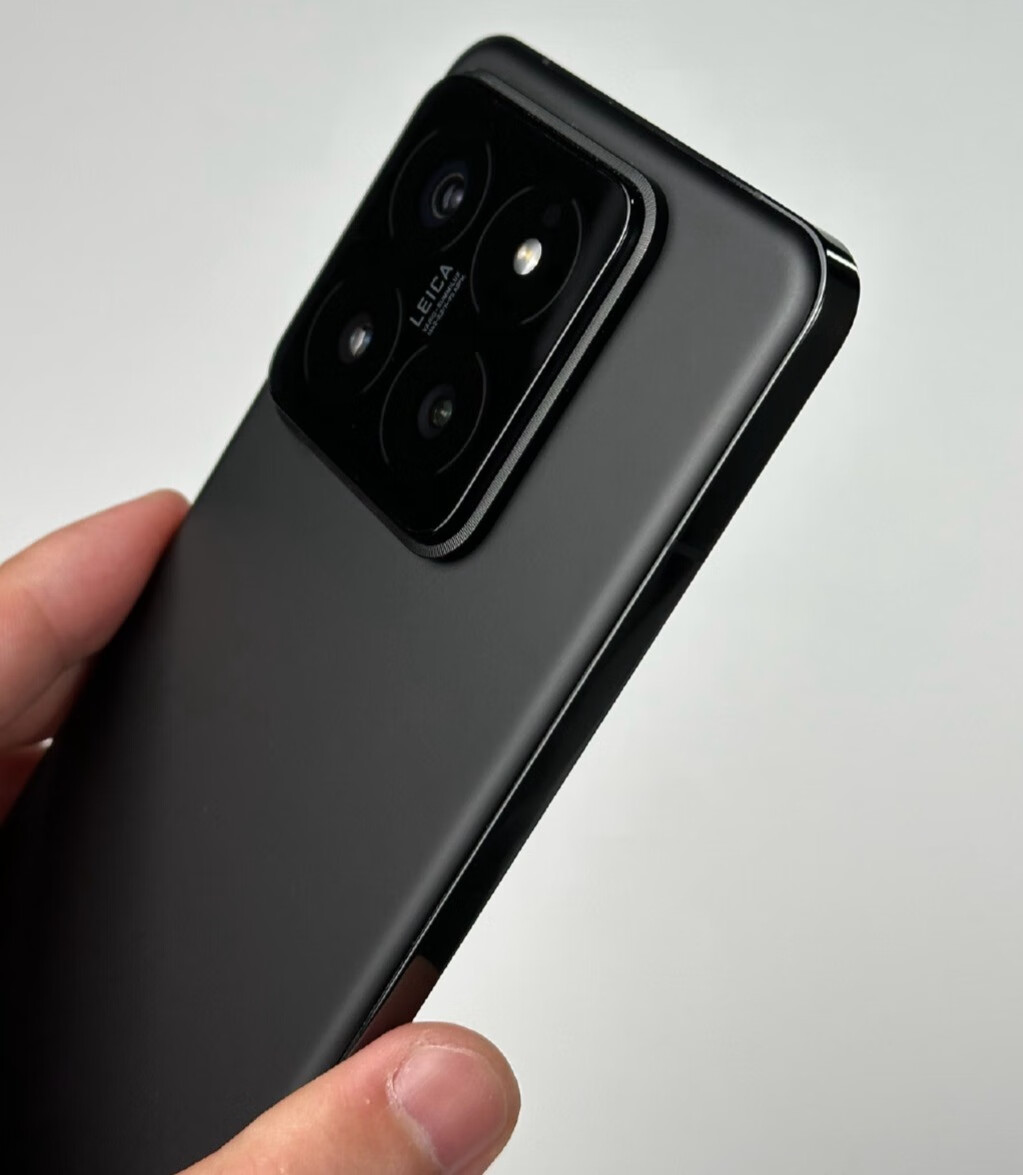 小米14Pro：全等深微曲屏、龙晶玻璃、1024级可变光圈，售价4999元起