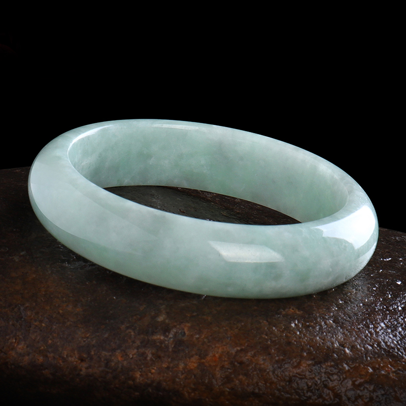 紫云珠宝 淡雅翡翠手镯