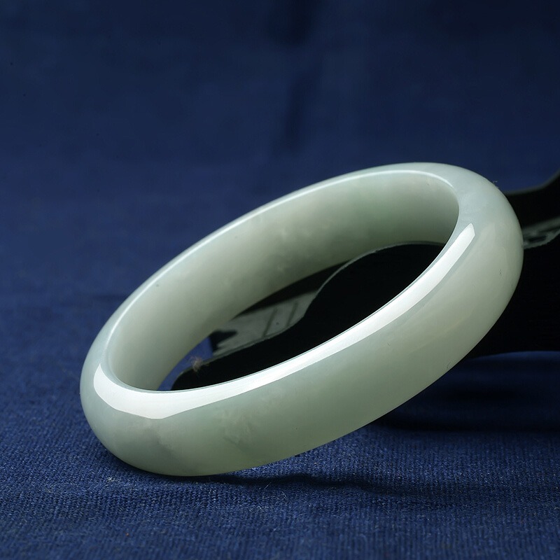 玉有情 翡翠油亮 手镯