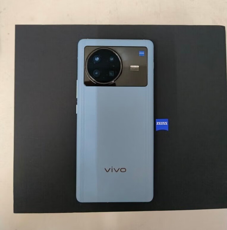 这款vivo x note智能手机,具有7英寸大屏幕,屏幕比例有21:10,而且有
