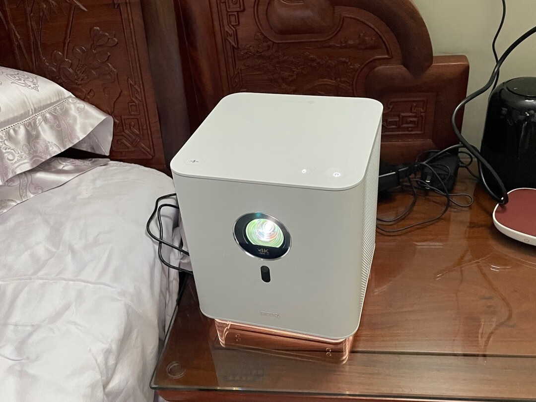 明基gk100智能投影仪科技和美学完美融合封闭在家追剧