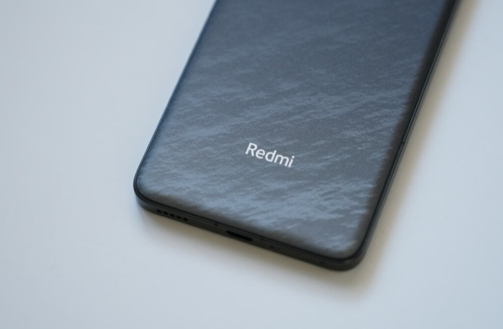 Redmi K70 Pro，配了第三代骁龙 8，还到24GB内存太强了