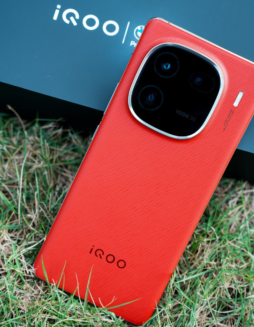 iQOO 12Pro首发4999元，2K曲面屏，同价格比小米14Pro内存更大