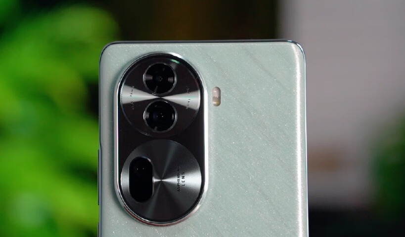 OPPO Reno11 Pro，搭载骁龙8+处理器，很适合自拍用