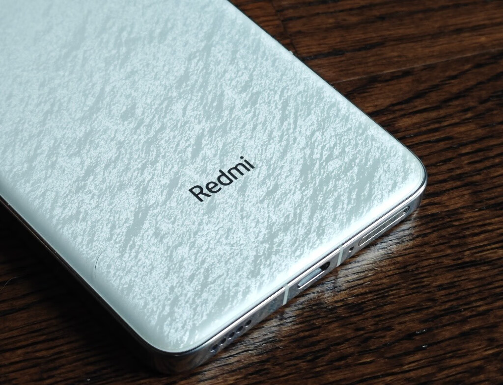 Redmi K70搭载二代骁龙8，金属边框配直屏，又是一款成功机型