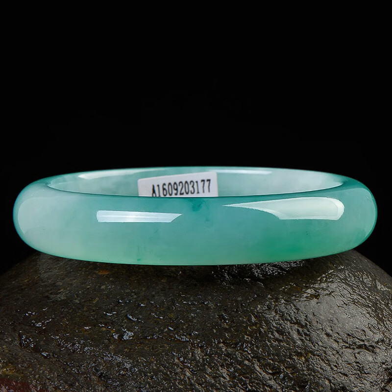 碧玉尊 冰种 翡翠手镯