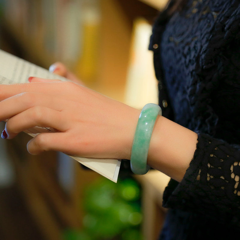 影享 亲肤手感翡翠手镯