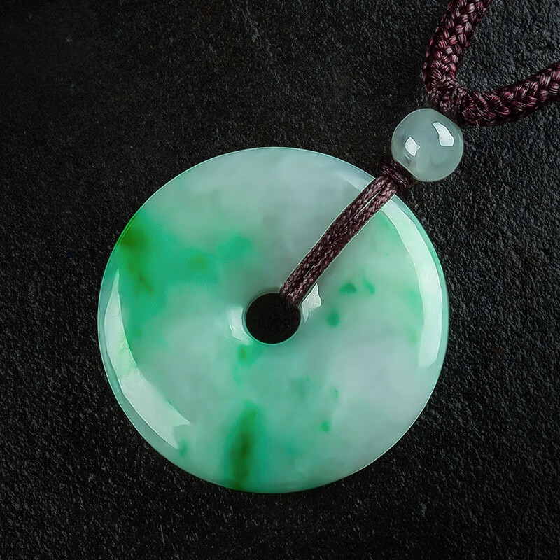 碧玉尊 玉扣造型翡翠吊坠