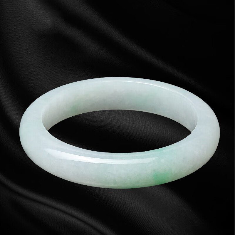 七彩云南 浅绿贵妃翡翠手镯