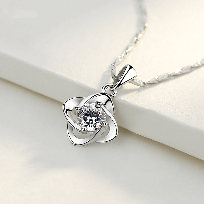 Winy 立体花型项链