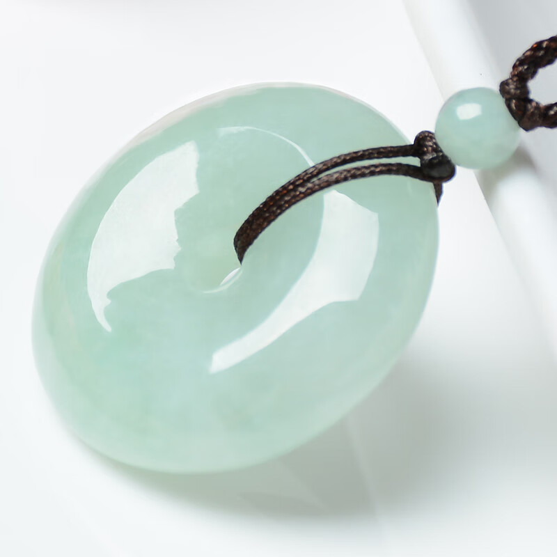 靳铂梵 手工雕刻翡翠吊坠