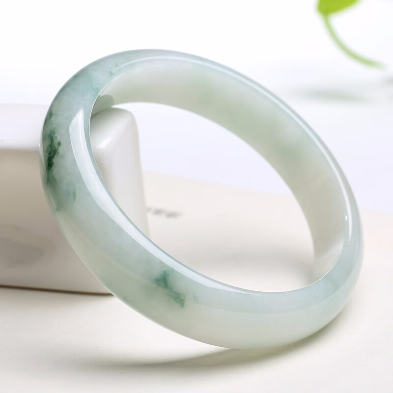 印象眸 做工细致翡翠手镯