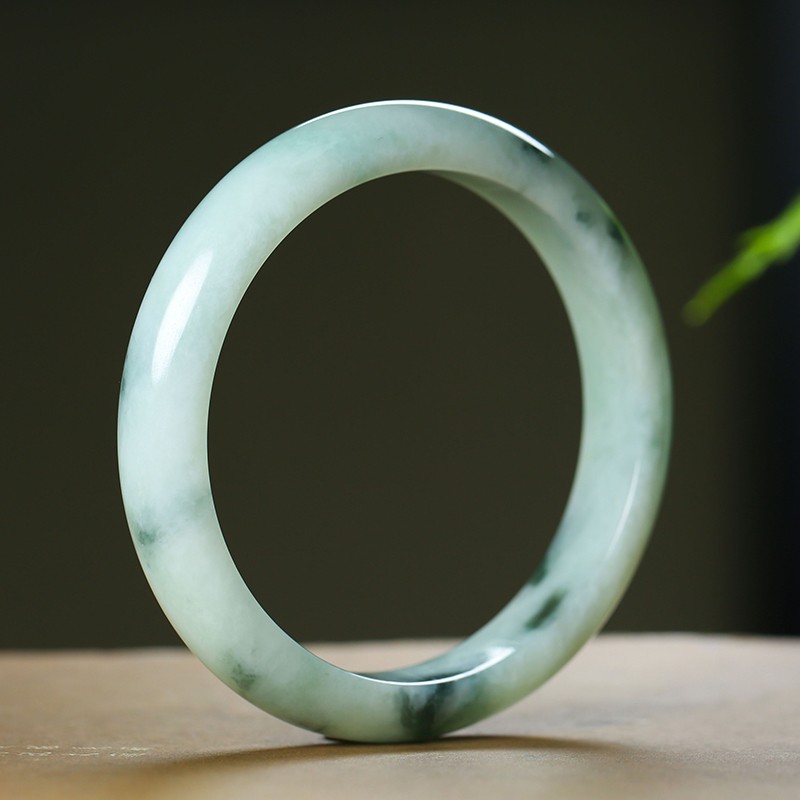 珍唯伊 内平外弧翡翠手镯