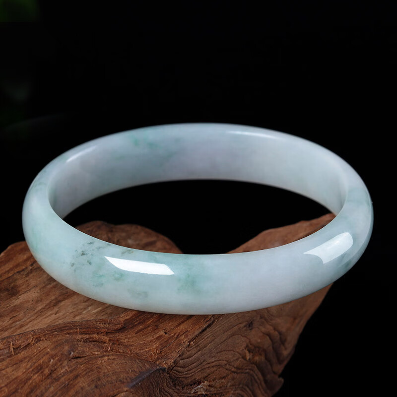 影享 淡绿色翡翠手镯