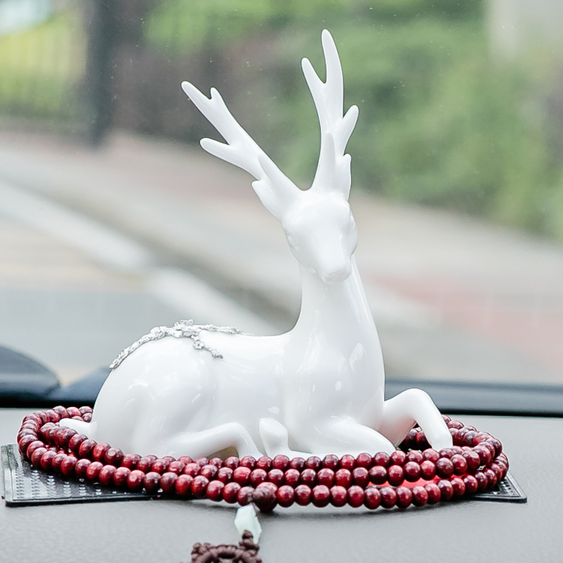 聚屹玉瓷质地汽车摆件