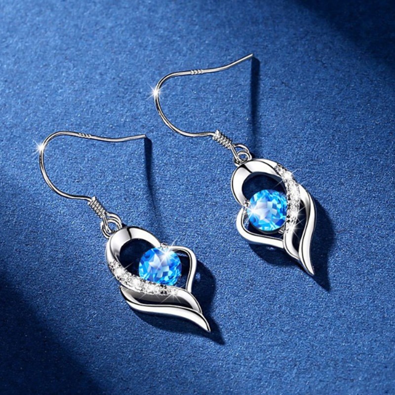 沫兰心型时尚精美银耳饰