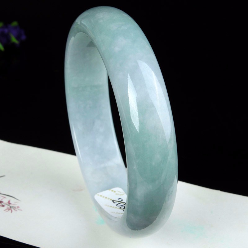 艾选潮品 沉稳圆形翡翠手镯