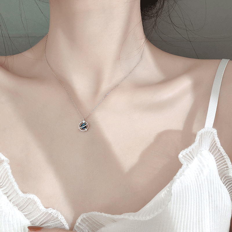 伊黛儿 蓝钻星球 项链