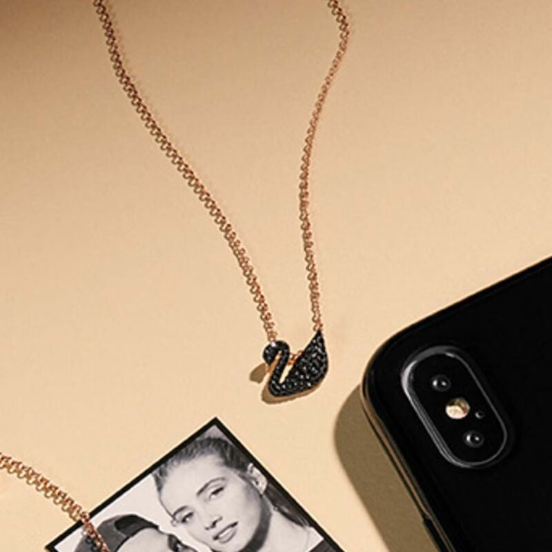 施华洛世奇黑天鹅项链