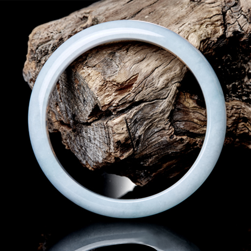 周大福 温润飘花翡翠手镯