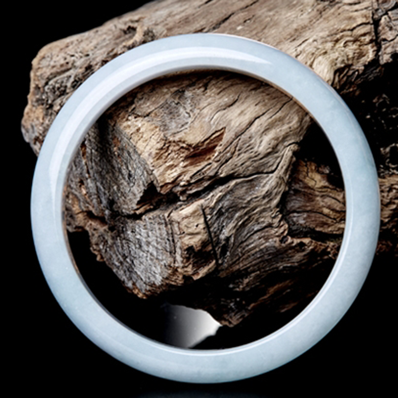 周大福 莹润光洁 翡翠手镯