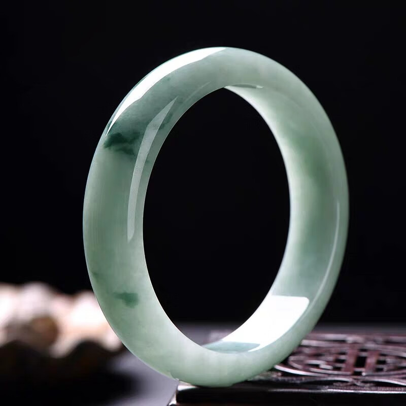 蝶恋石 莹润光洁 翡翠手镯