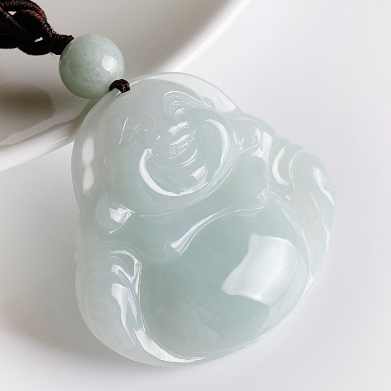 珪宝美观翡翠吊坠