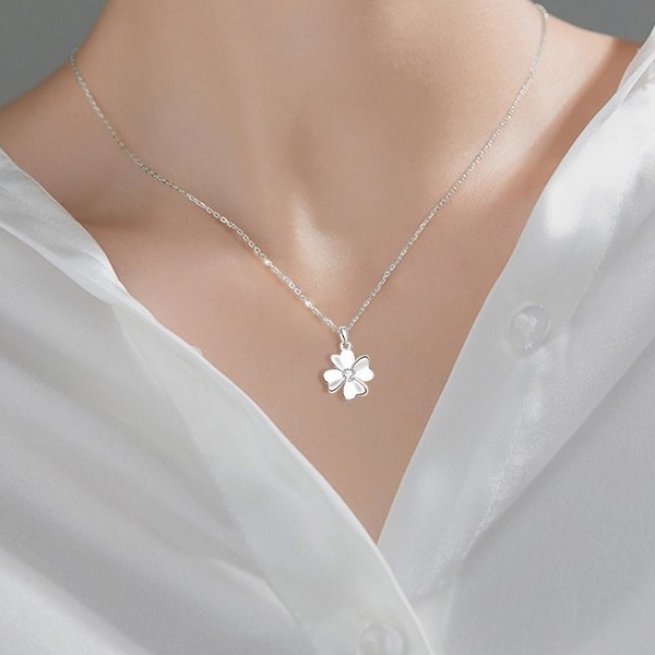 唯一 四叶草项链